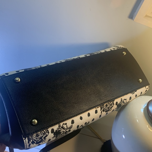 Betsey Johnson black & white with rose print and light blue bow trim - Picture 4 of 10